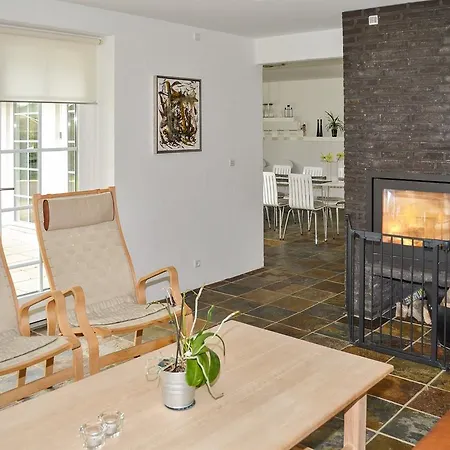 Three-bedroom Holiday In * Hals