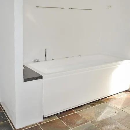 펜션 Three-bedroom Holiday In *