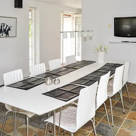 Three-bedroom Holiday In * Hals