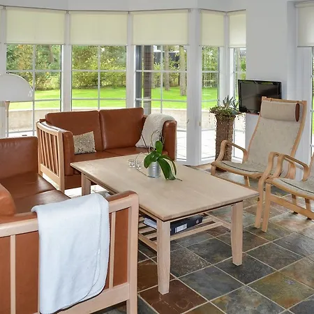 펜션 Three-bedroom Holiday In *