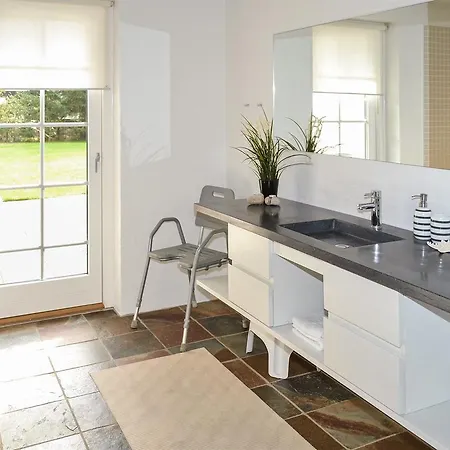 Three-bedroom Holiday In * Hals