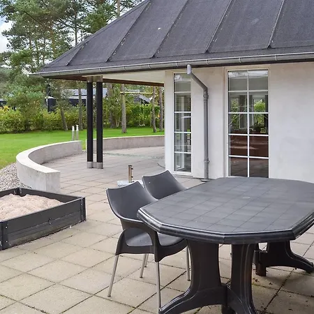 펜션 Three-bedroom Holiday In *